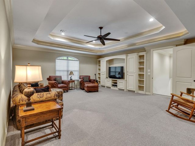 15601 Crown Oaks Drive, Montgomery, TX 77316
