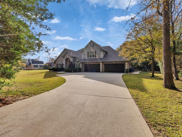 15601 Crown Oaks Drive, Montgomery, TX 77316