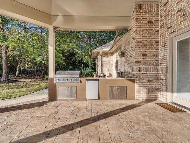 15601 Crown Oaks Drive, Montgomery, TX 77316