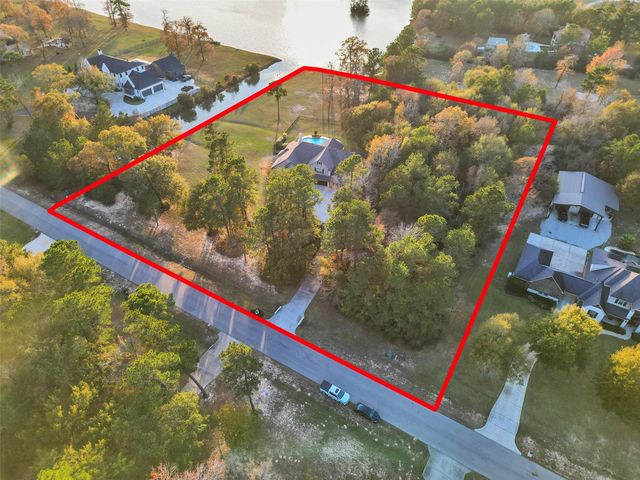 15601 Crown Oaks Drive, Montgomery, TX 77316