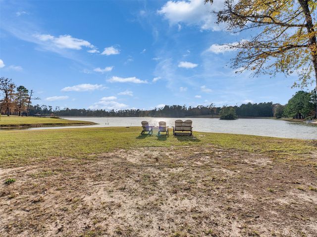 15601 Crown Oaks Drive, Montgomery, TX 77316