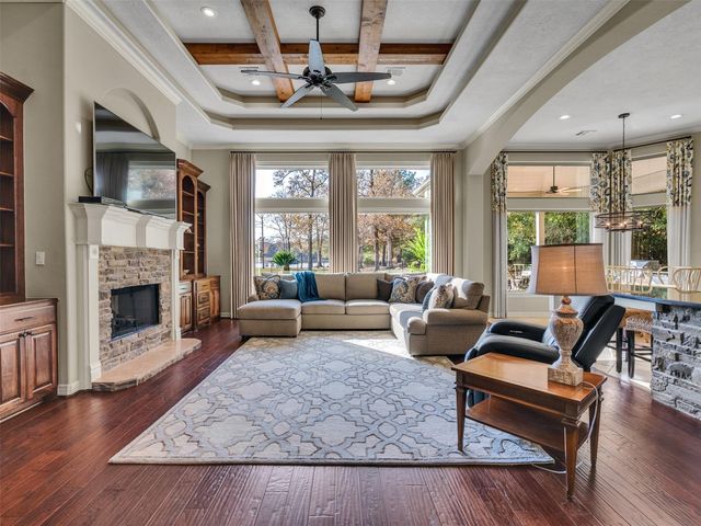 15601 Crown Oaks Drive, Montgomery, TX 77316