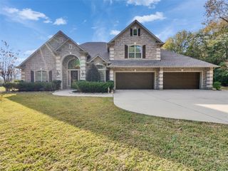 15601 Crown Oaks Drive, Montgomery, TX 77316