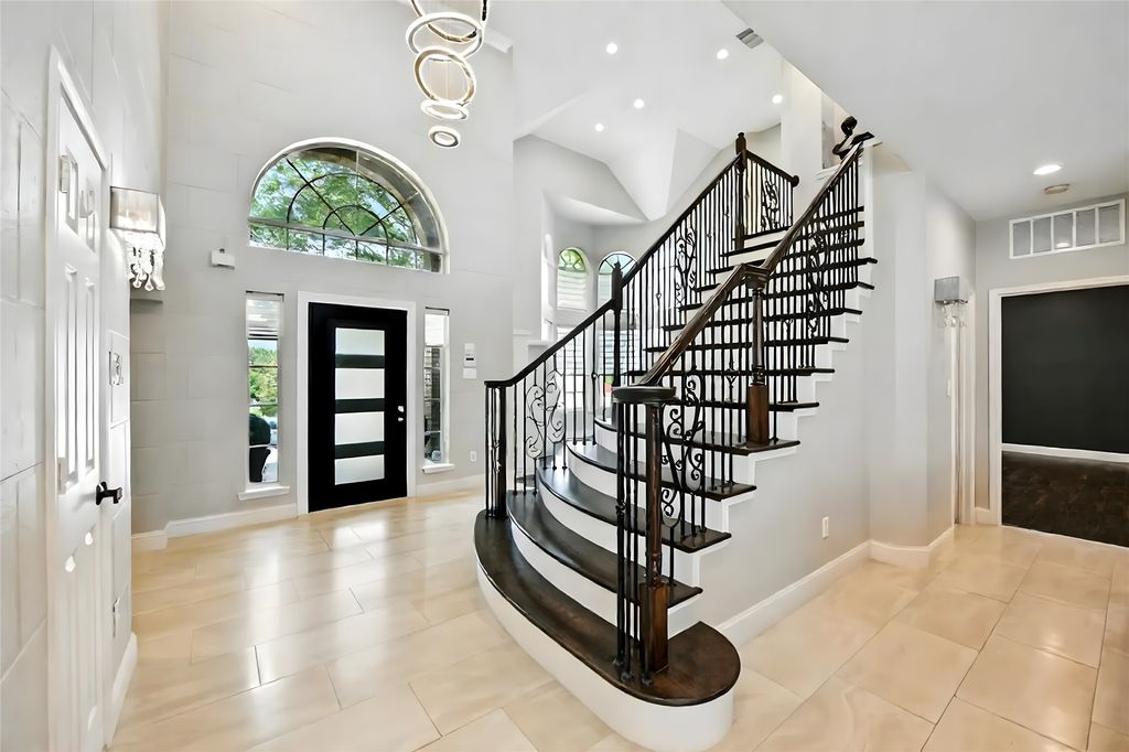 1004 Vestal Lane, Carrollton, TX 75007