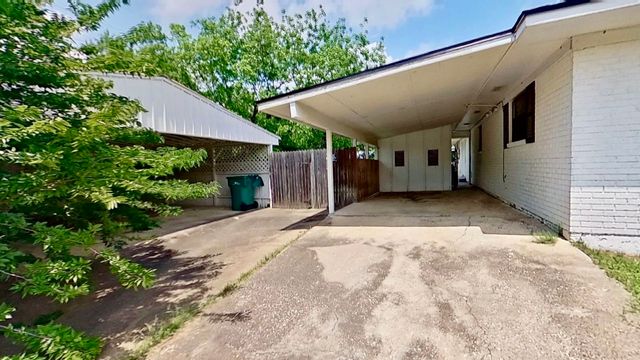 700 N Scarlett Drive, Lacy Lakeview, TX 76705