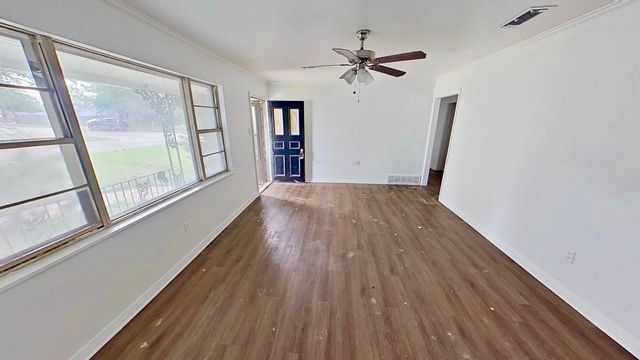 700 N Scarlett Drive, Lacy Lakeview, TX 76705