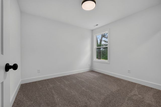 241 Cripps Ln, Smithville, TN 37166
