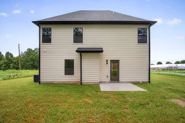 241 Cripps Ln, Smithville, TN 37166
