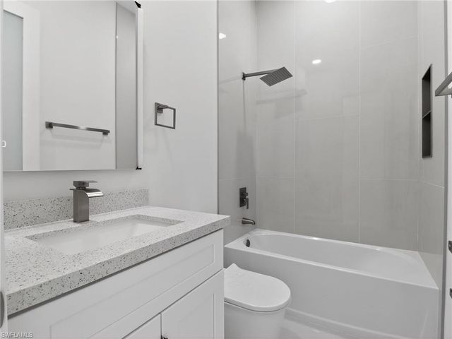 2009 Dixie WAY, Lehigh Acres, FL 33972