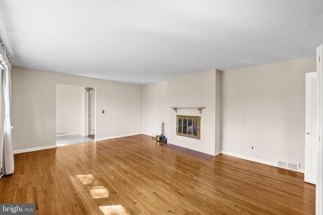 105 VERNON LN, Yardley, PA 19067