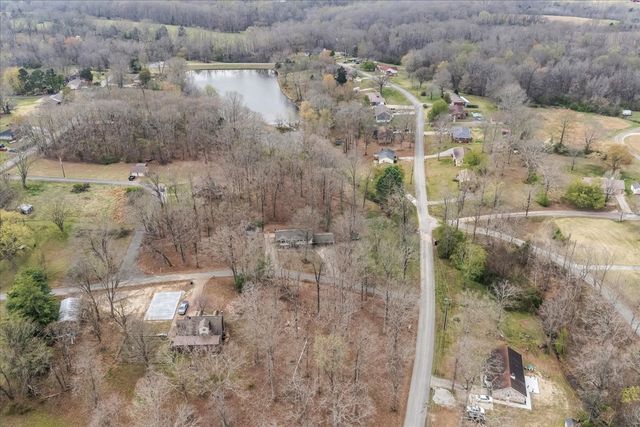 105 Clearwater Dr, Tennessee Ridge, TN 37178