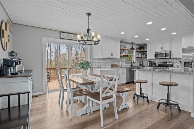 105 Clearwater Dr, Tennessee Ridge, TN 37178