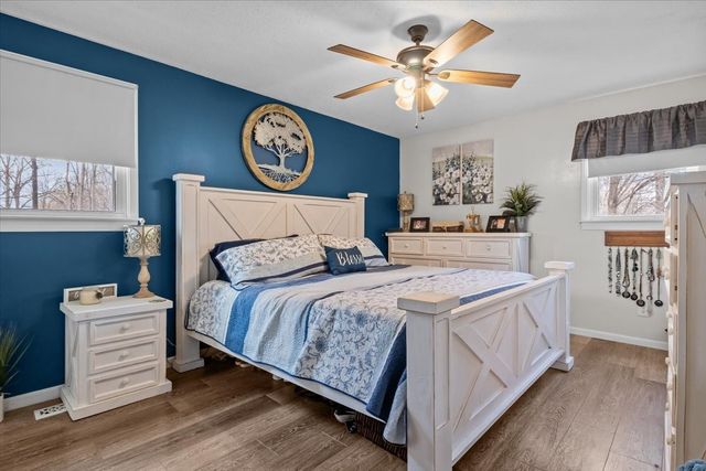 105 Clearwater Dr, Tennessee Ridge, TN 37178