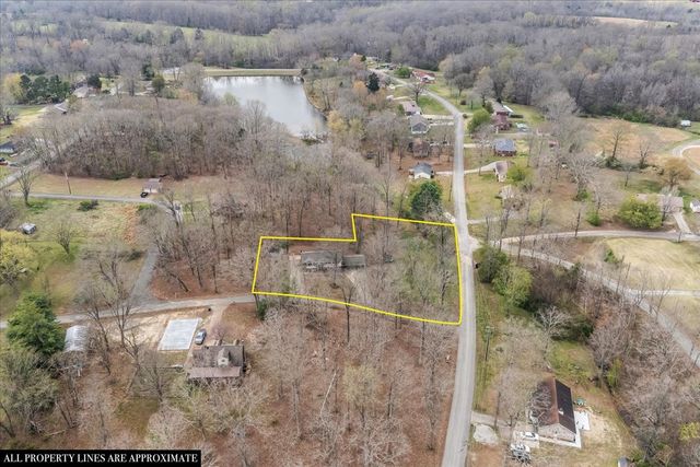 105 Clearwater Dr, Tennessee Ridge, TN 37178