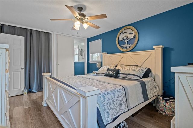 105 Clearwater Dr, Tennessee Ridge, TN 37178