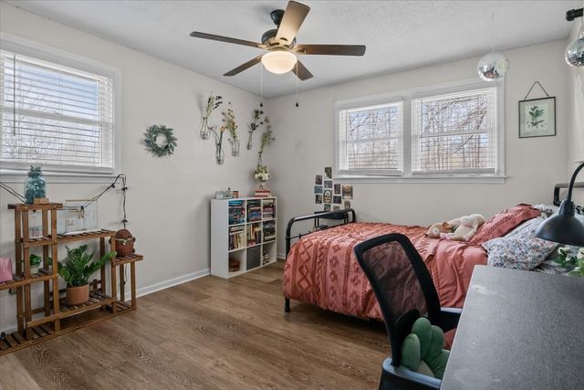 105 Clearwater Dr, Tennessee Ridge, TN 37178