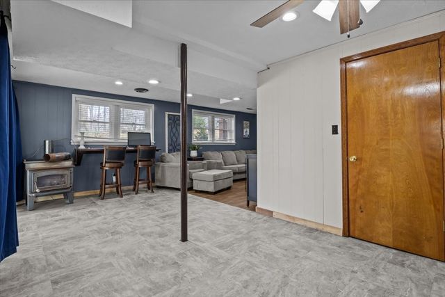 105 Clearwater Dr, Tennessee Ridge, TN 37178