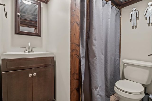 105 Clearwater Dr, Tennessee Ridge, TN 37178