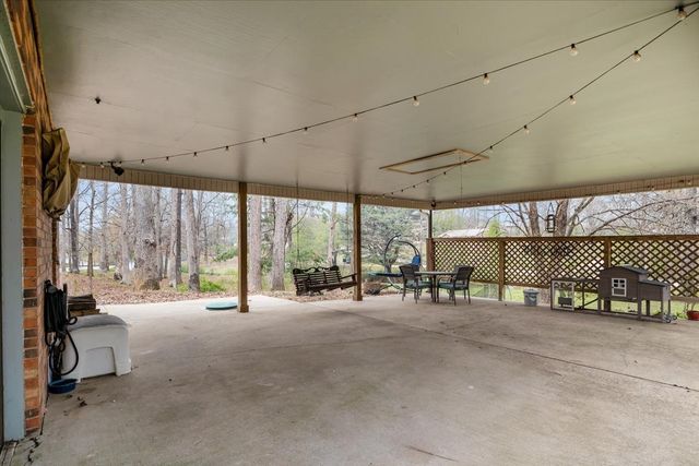 105 Clearwater Dr, Tennessee Ridge, TN 37178