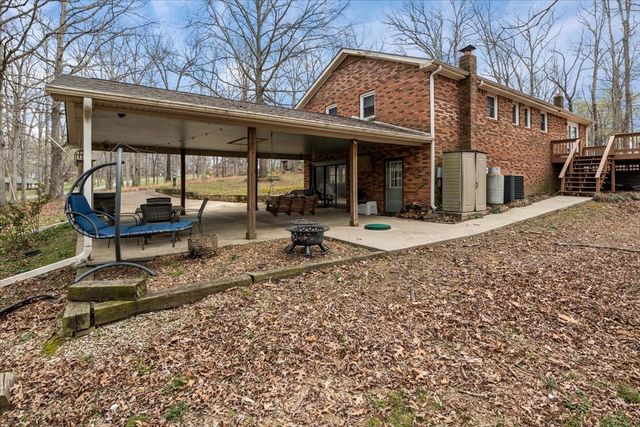 105 Clearwater Dr, Tennessee Ridge, TN 37178