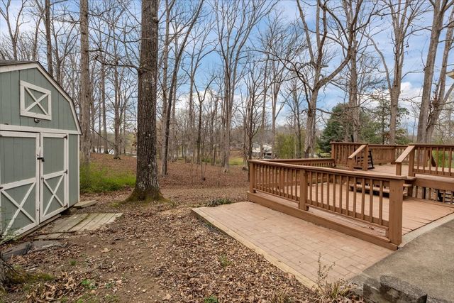 105 Clearwater Dr, Tennessee Ridge, TN 37178