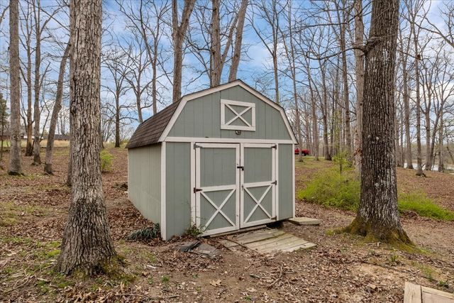 105 Clearwater Dr, Tennessee Ridge, TN 37178