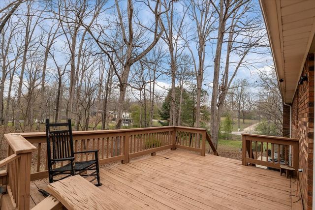 105 Clearwater Dr, Tennessee Ridge, TN 37178