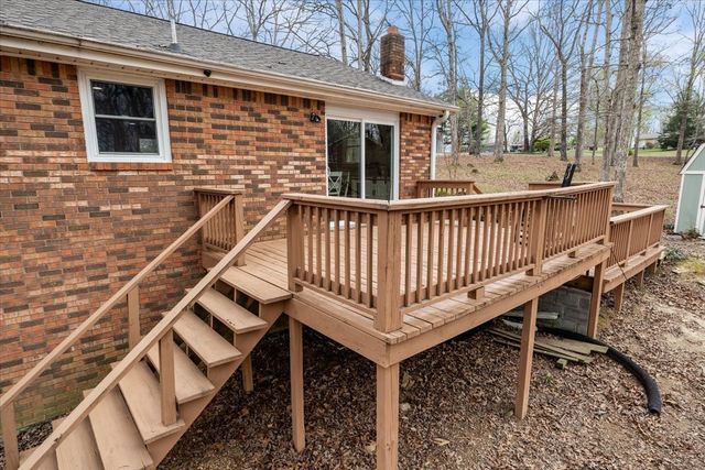 105 Clearwater Dr, Tennessee Ridge, TN 37178