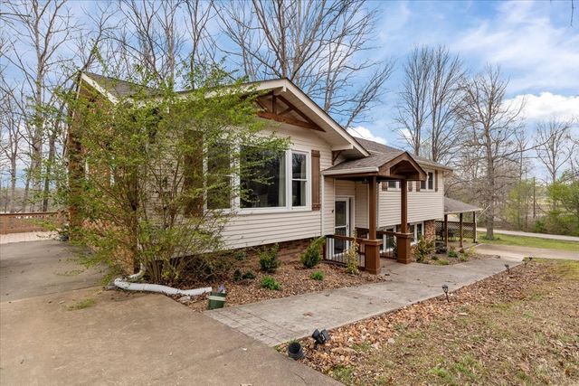 105 Clearwater Dr, Tennessee Ridge, TN 37178
