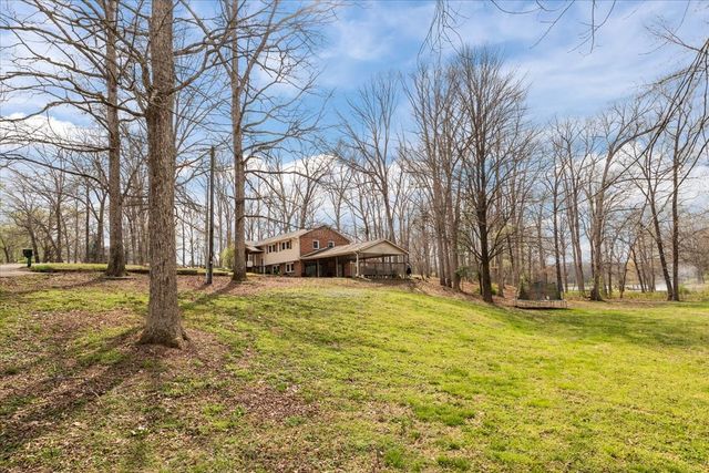 105 Clearwater Dr, Tennessee Ridge, TN 37178