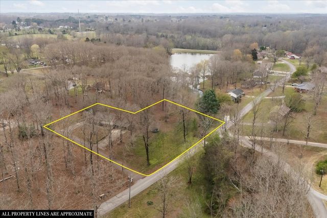 105 Clearwater Dr, Tennessee Ridge, TN 37178