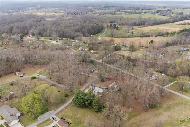 105 Clearwater Dr, Tennessee Ridge, TN 37178