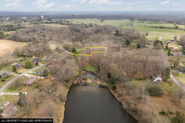 105 Clearwater Dr, Tennessee Ridge, TN 37178
