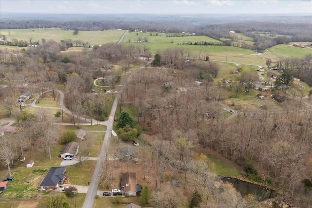 105 Clearwater Dr, Tennessee Ridge, TN 37178