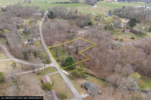 105 Clearwater Dr, Tennessee Ridge, TN 37178