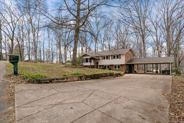 105 Clearwater Dr, Tennessee Ridge, TN 37178