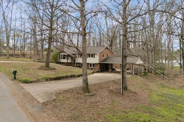 105 Clearwater Dr, Tennessee Ridge, TN 37178
