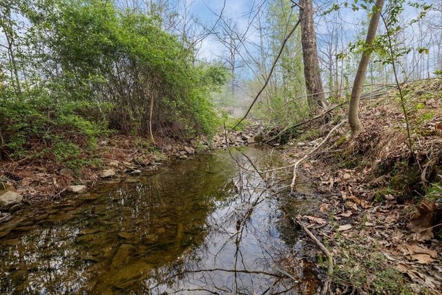 105 Clearwater Dr, Tennessee Ridge, TN 37178