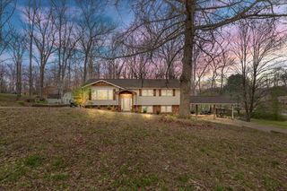 105 Clearwater Dr, Tennessee Ridge, TN 37178