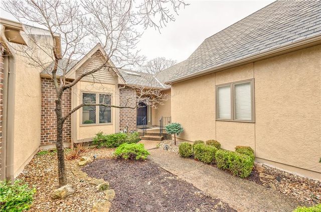 12452 Linden Street, Leawood, KS 66209