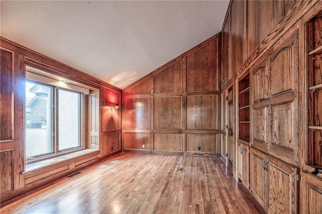 12452 Linden Street, Leawood, KS 66209