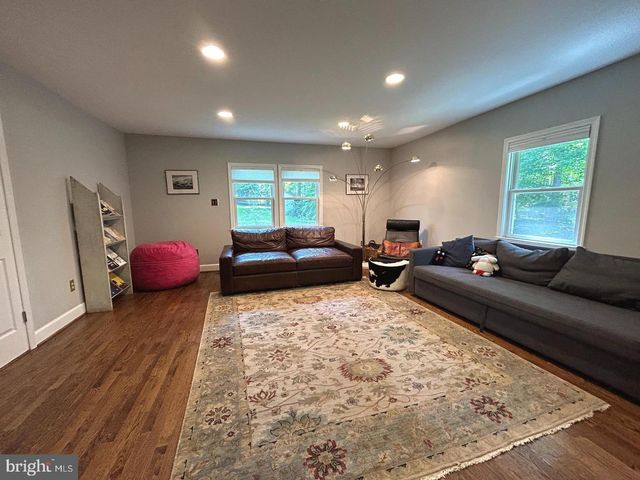 725 FOREST PARK RD, Great Falls, VA 22066
