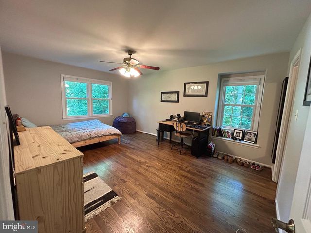 725 FOREST PARK RD, Great Falls, VA 22066