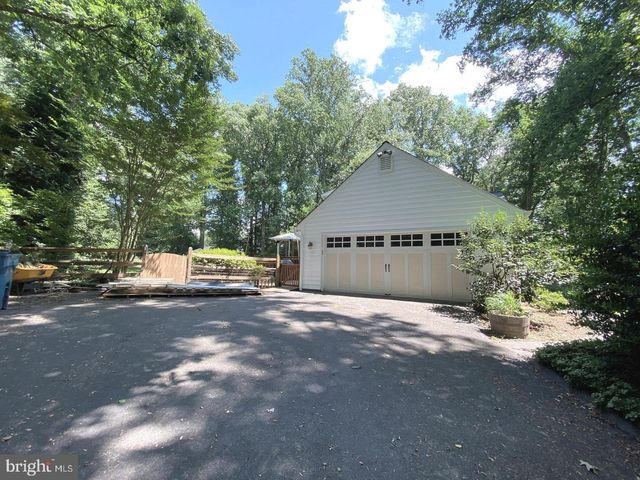 725 FOREST PARK RD, Great Falls, VA 22066