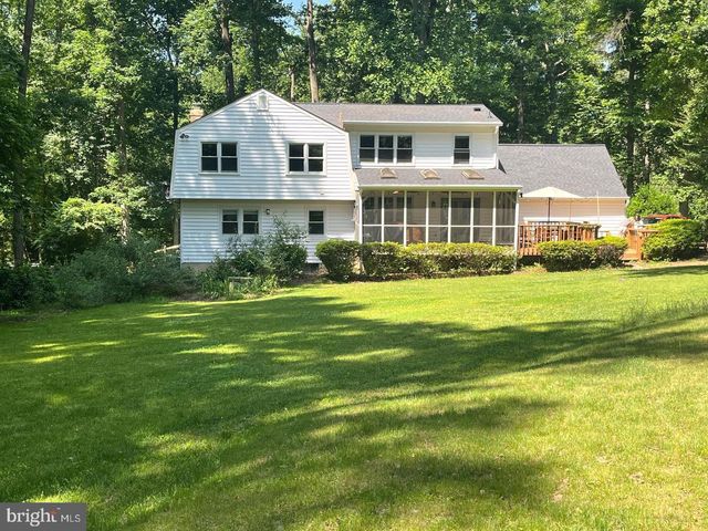 725 FOREST PARK RD, Great Falls, VA 22066
