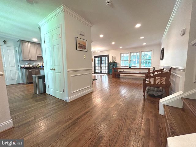 725 FOREST PARK RD, Great Falls, VA 22066