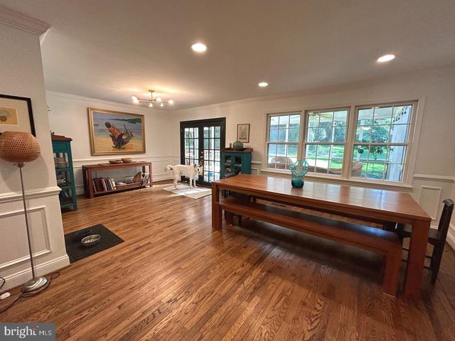 725 FOREST PARK RD, Great Falls, VA 22066