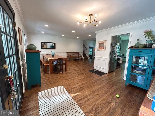 725 FOREST PARK RD, Great Falls, VA 22066