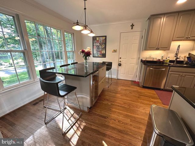 725 FOREST PARK RD, Great Falls, VA 22066