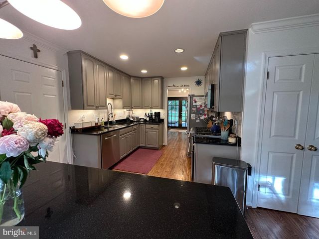 725 FOREST PARK RD, Great Falls, VA 22066